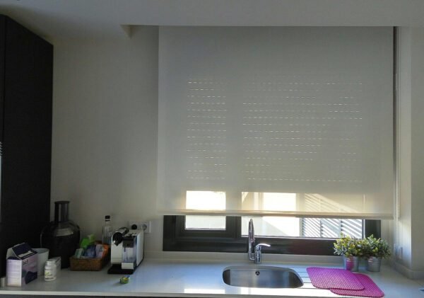 estor motorizado con cable traslucido